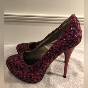 Women’s Shi brand shoes- size 9